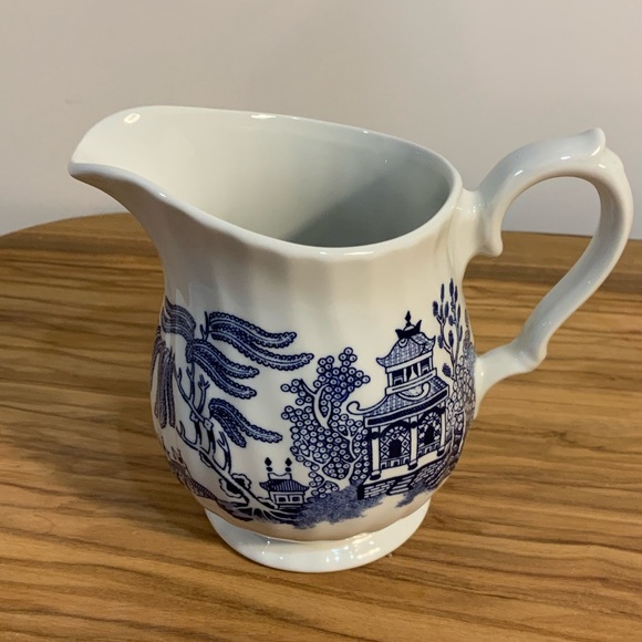 Blue Willow Style Creamer - Picture 8 of 16
